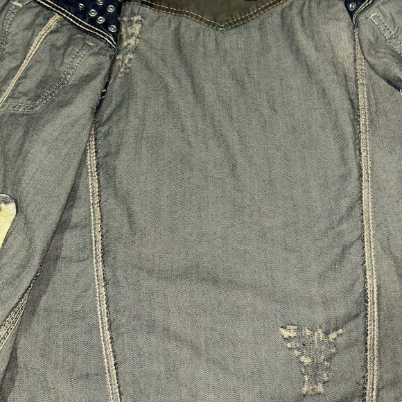 Stylish Distressed Denim Vest with Camouflage and Spiked Stud Details - Picture 5 of 6